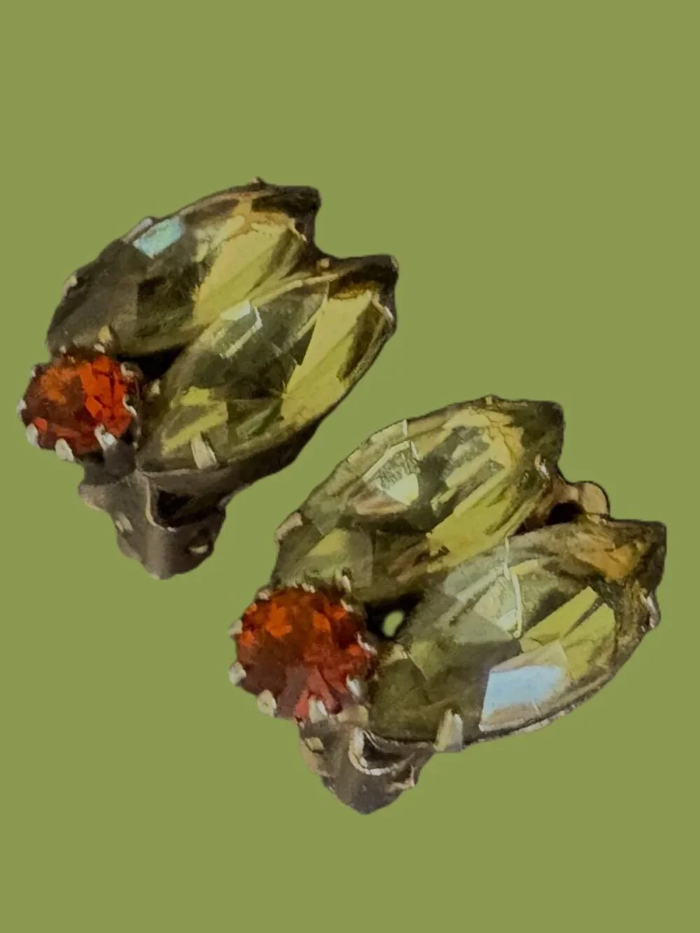 Vintage Rhinestone Light-Green Saphire-Crystals with Red Garnet Clip-on Earrings